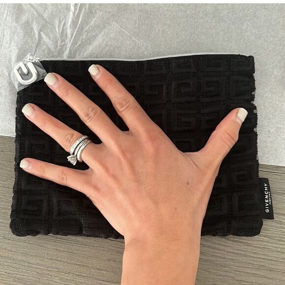 Givenchy cosmetics bag - Picture 7 of 7